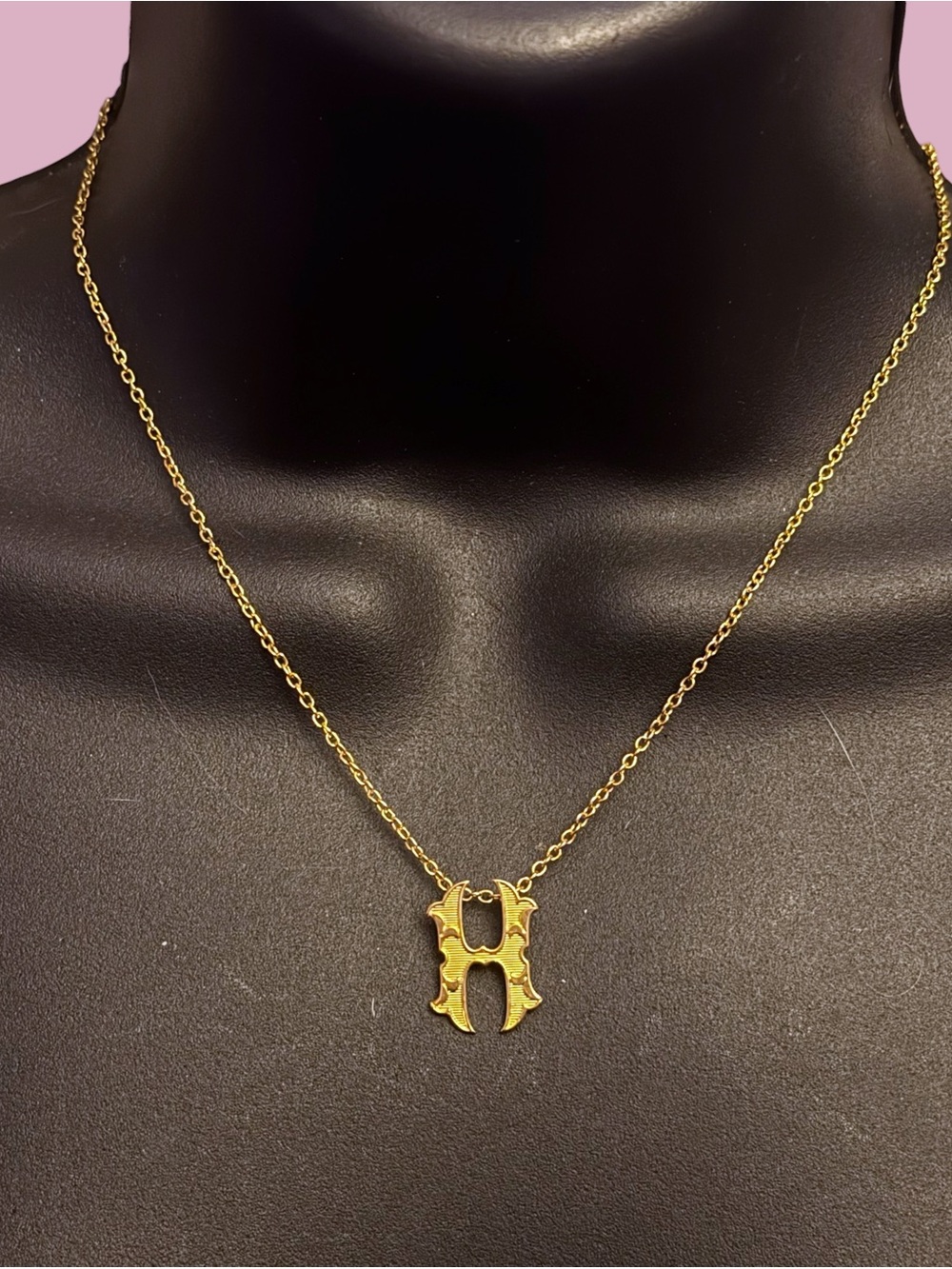 Vintage gold tone initial letter H pendant necklace